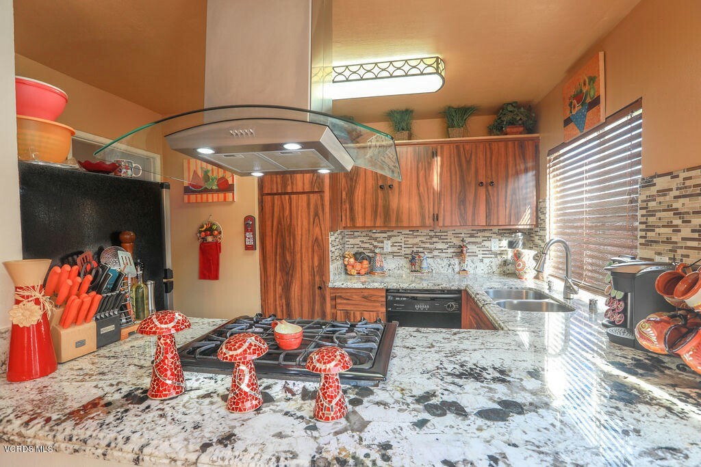 Property Photo:  1515 Raccoon Court  CA 93003 