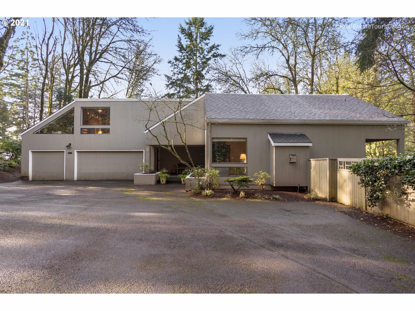 Property Photo: 5639 SW Sweetbriar St OR 97221