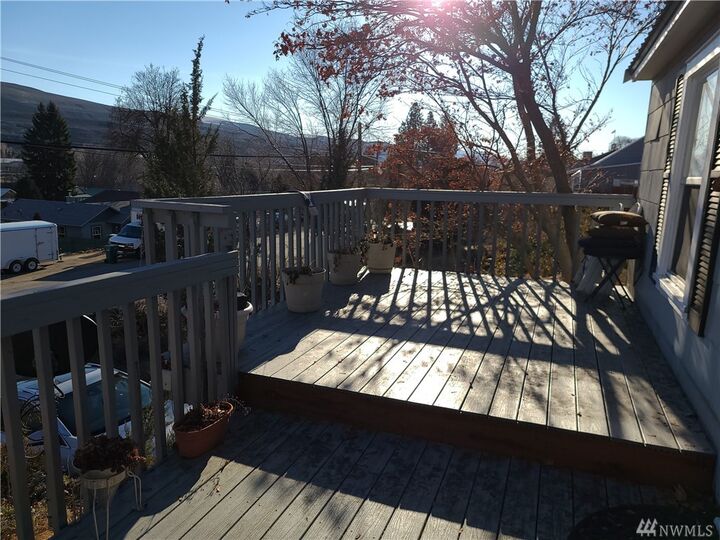 Property Photo: 647 3rd Ave N WA 98840