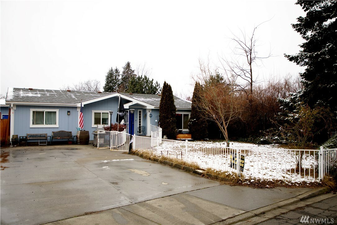 Property Photo:  1310 S Division St  WA 99362 