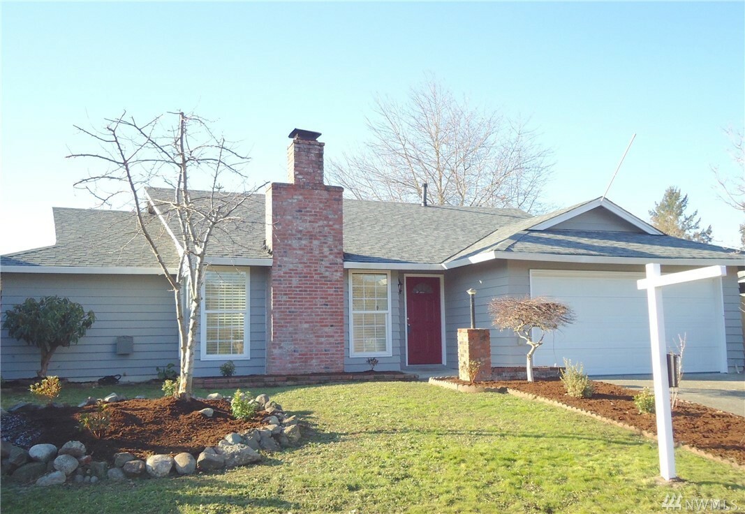 Property Photo: 2103 Pike St NE WA 98002