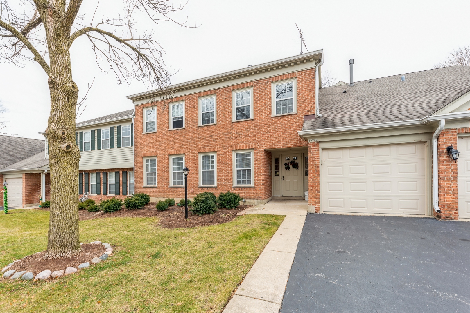 Property Photo:  1252 Beechwood Court 1C  IL 60193 