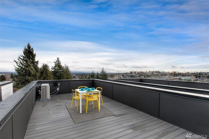 Property Photo: 4437 41st Ave SW B WA 98116