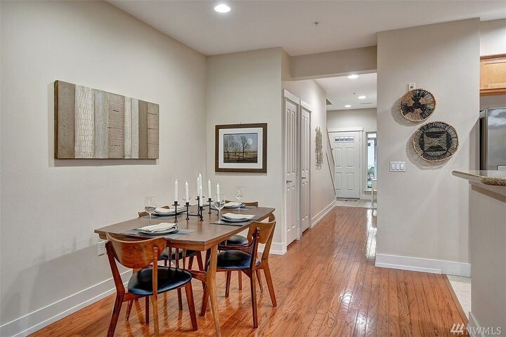 Home for sale in Bellevue 5563 Lakemont Blvd SE 1305, Bellevue, WA 98006