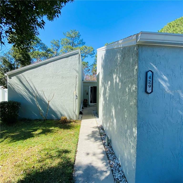 Property Photo:  429 N Hawthorn Circle  FL 32708 