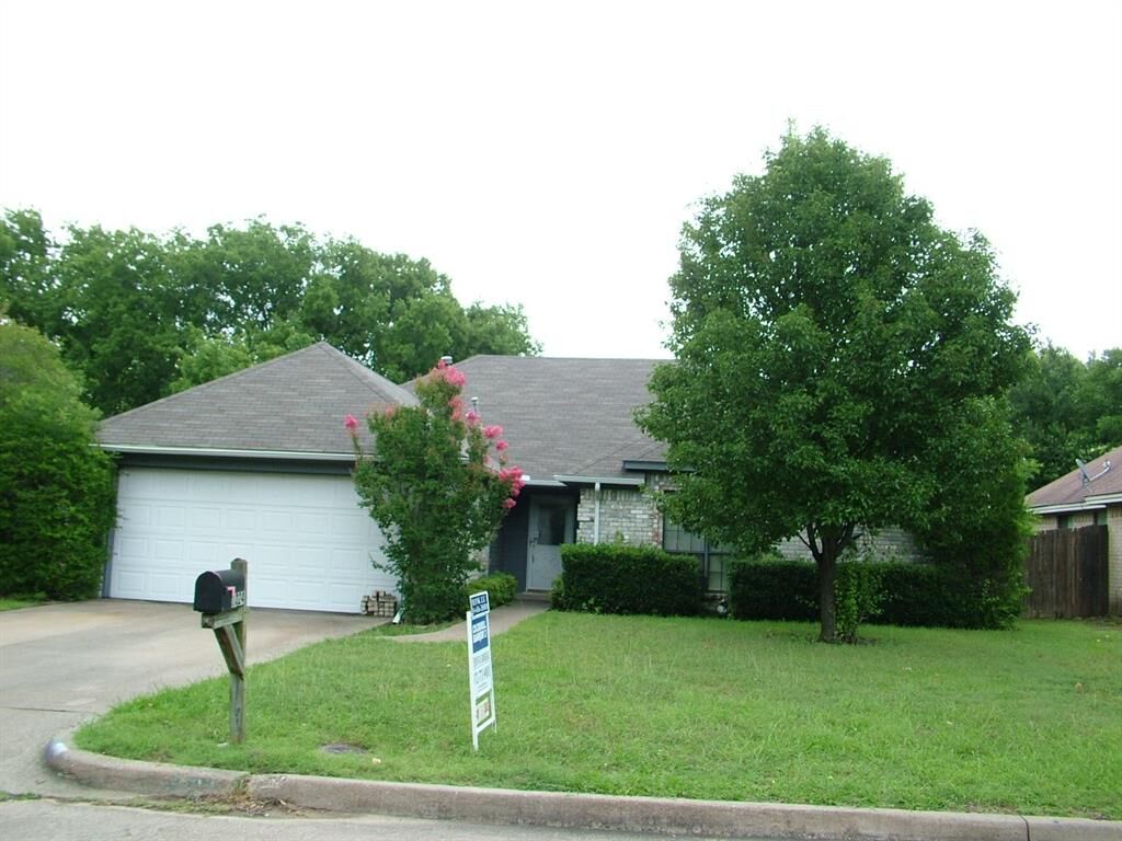 Property Photo:  1024 N Fannin Street  TX 75087 
