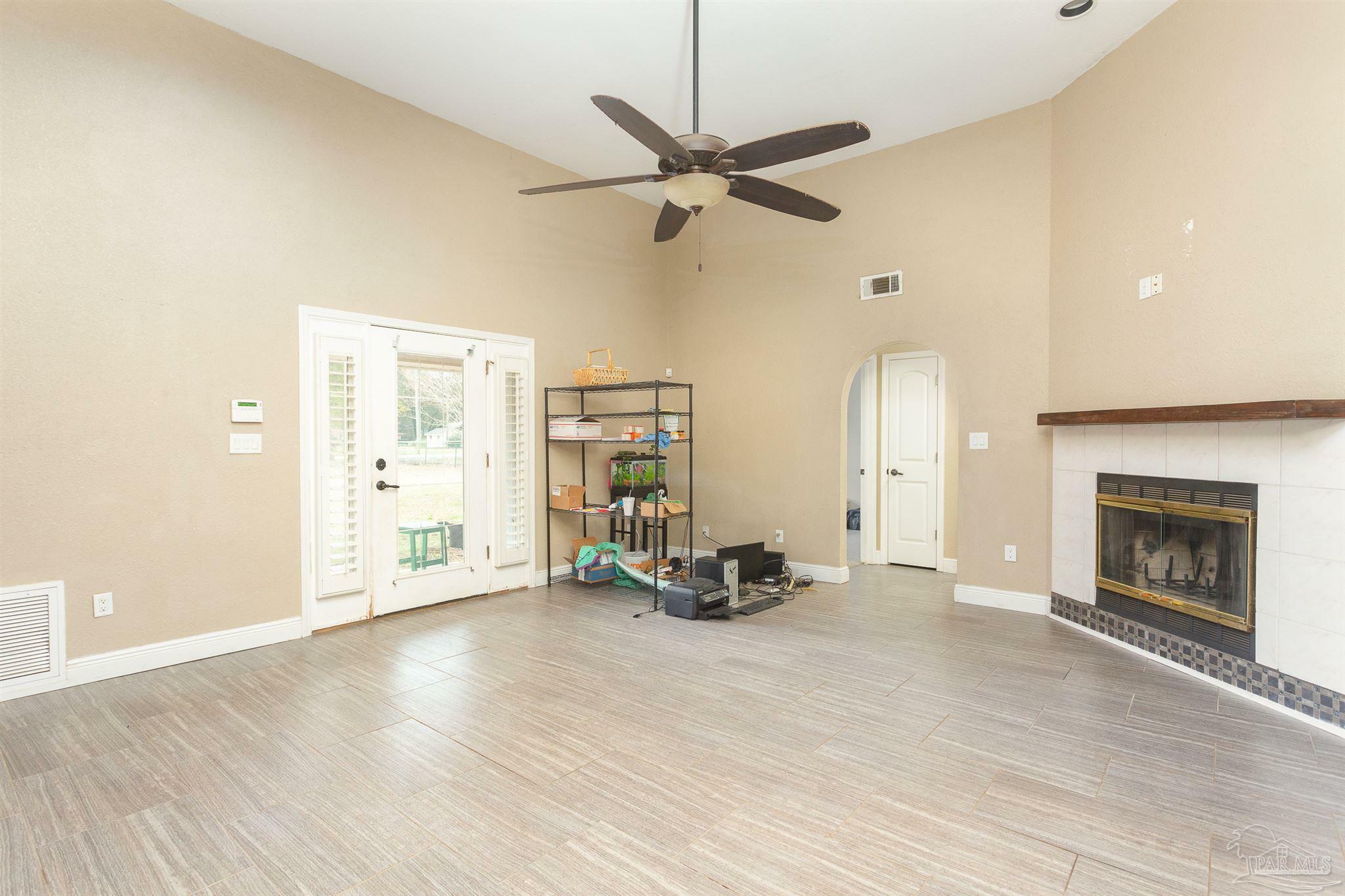 Property Photo: 800 W 9 1/2 Mile Rd FL 32534
