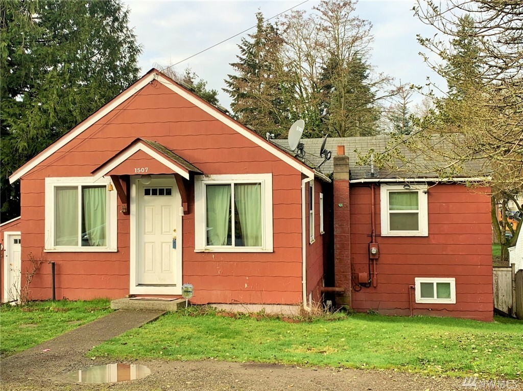 Property Photo:  1507 Olympic Ave  WA 98312 