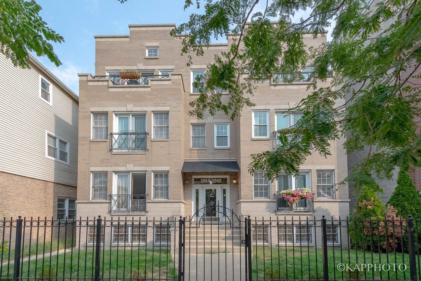 Property Photo: 1244 W Ohio Street 2W IL 60642