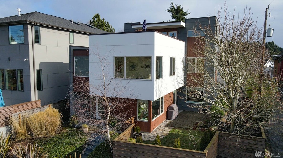 Property Photo:  7502 Latona Ave NE  WA 98115 