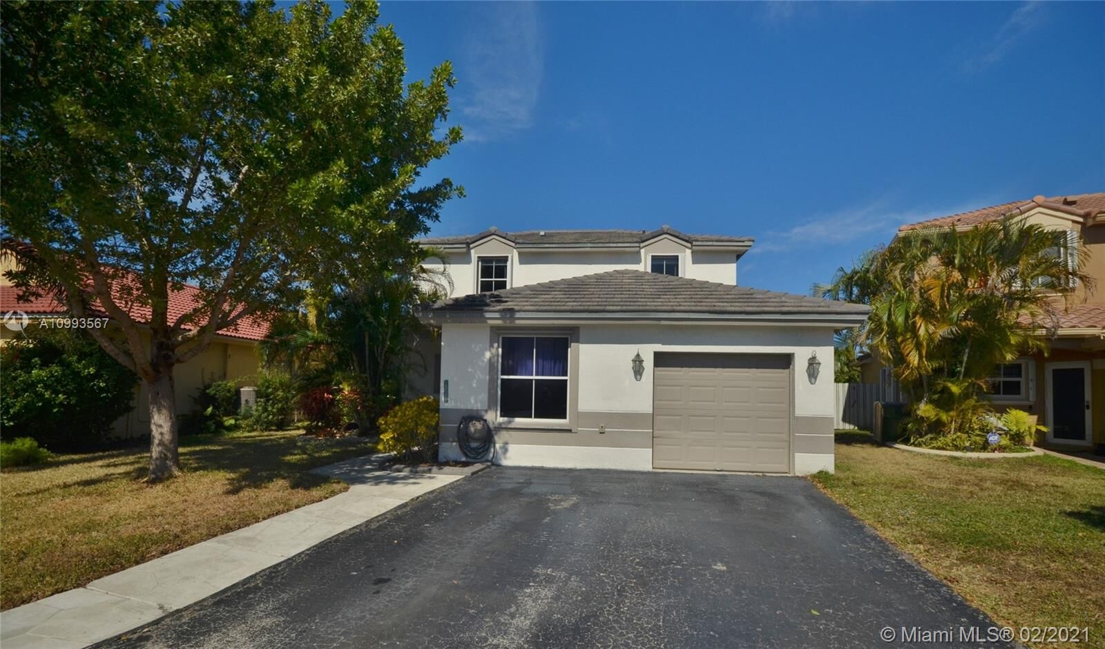 Property Photo: 18501 NW 22nd Ct FL 33029