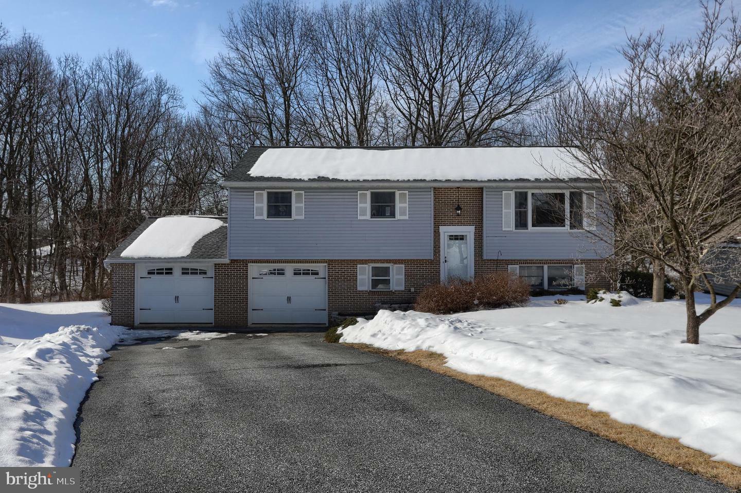 Property Photo: 1605 Greenwood Drive PA 17046