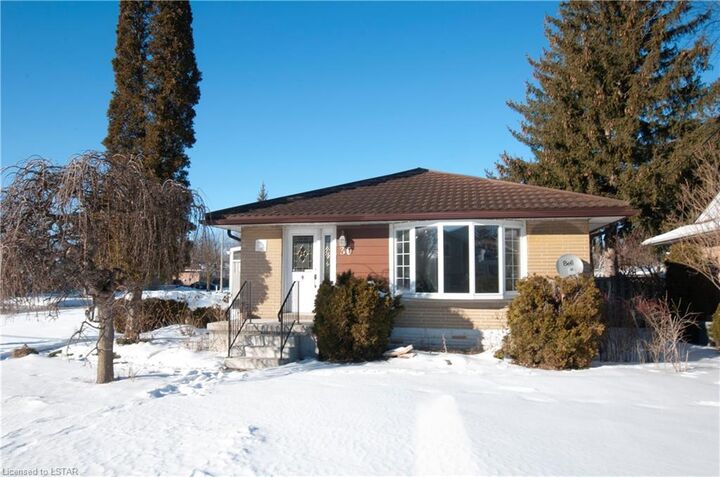 Property Photo:  30 Willow Street Street  ON N5A 3B2