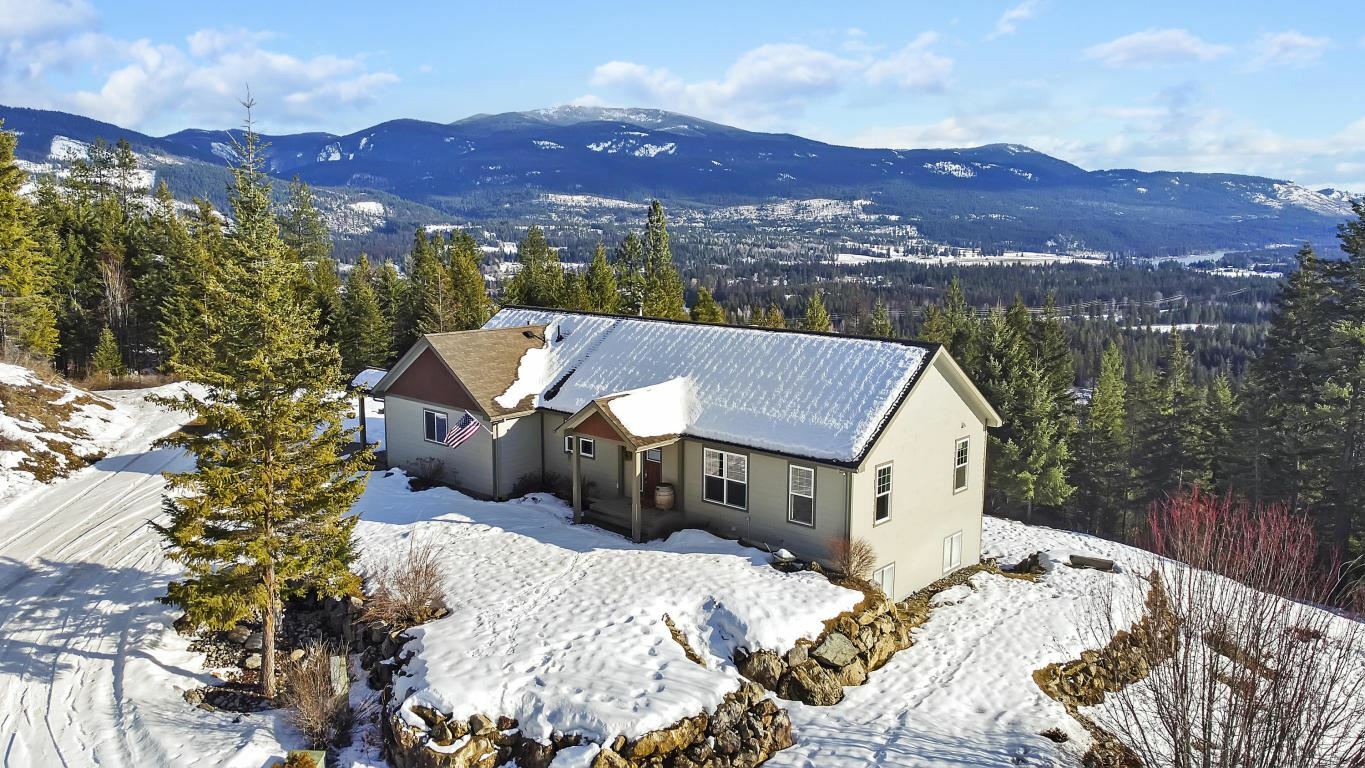 Property Photo:  824 Smackout Pass Rd  WA 99139 