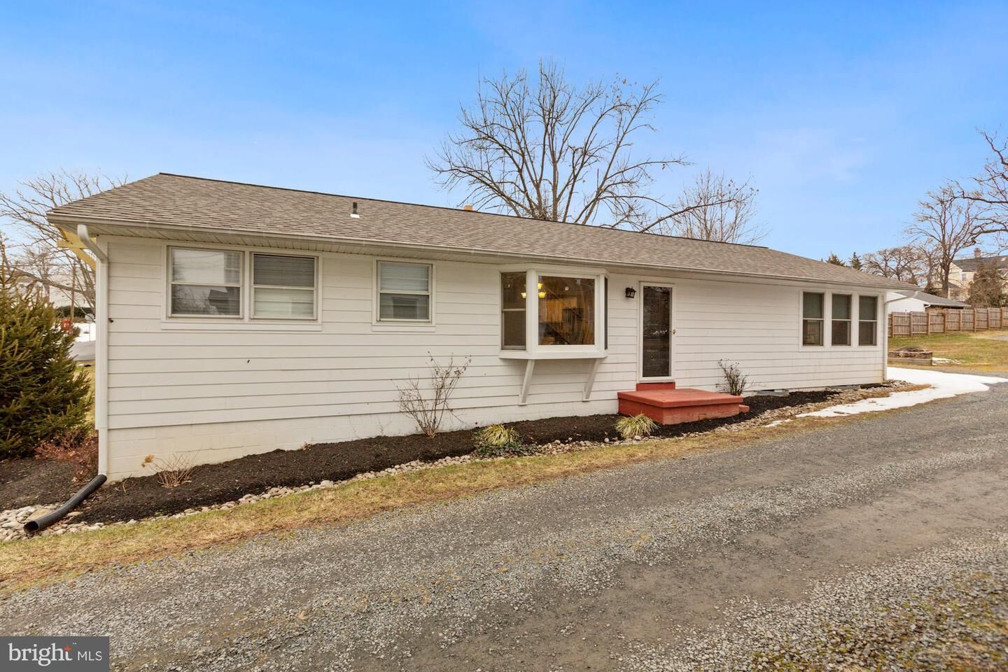 Property Photo: 261 W K Street VA 20132