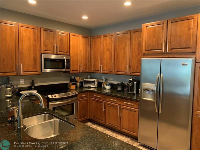 Property Photo: 3120 E Latitude Cir 205N/206 FL 33483