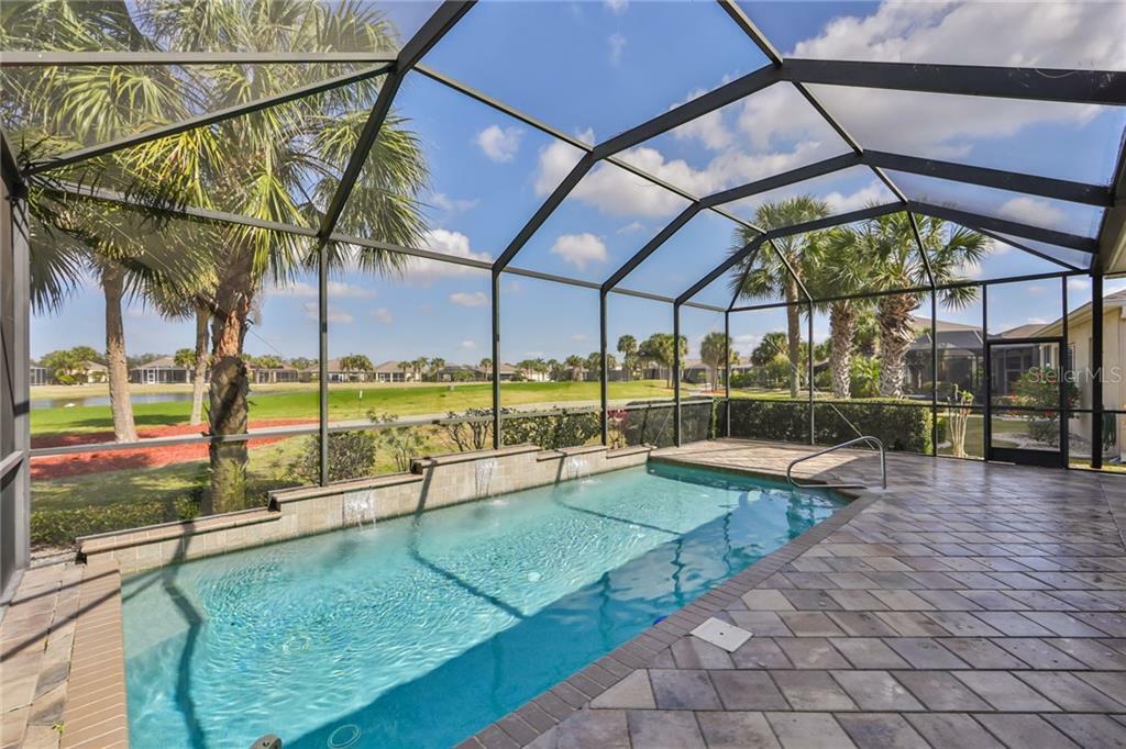 Property Photo:  1035 Regal Manor Way  FL 33573 