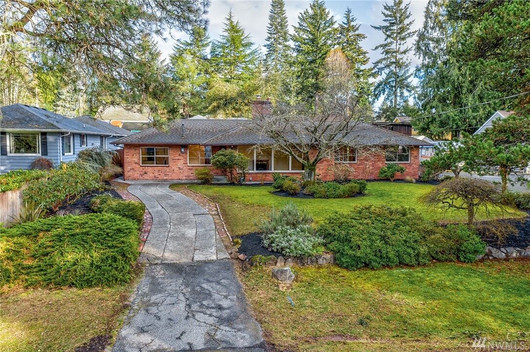 Property Photo:  14610 24th Ave SW  WA 98166 