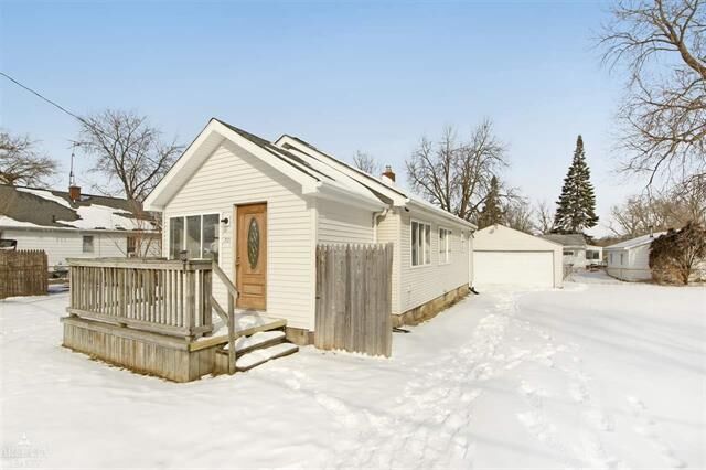 Property Photo:  2121 E McLean Ave  MI 48529 