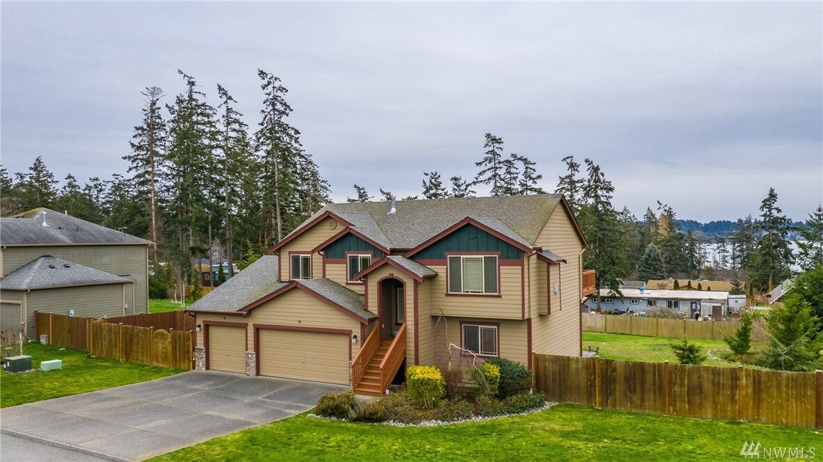 Property Photo:  918 Cove View Cir  WA 98277 