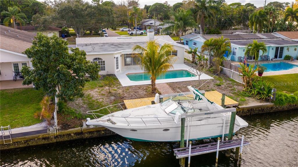 Property Photo: 103 92nd Avenue NE FL 33702