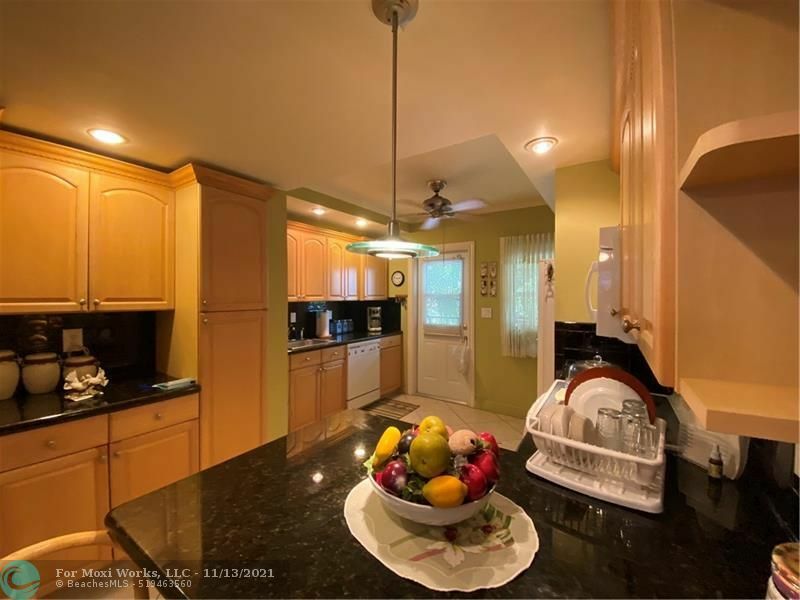 Property Photo:  2751 N Palm Aire Dr 403  FL 33069 