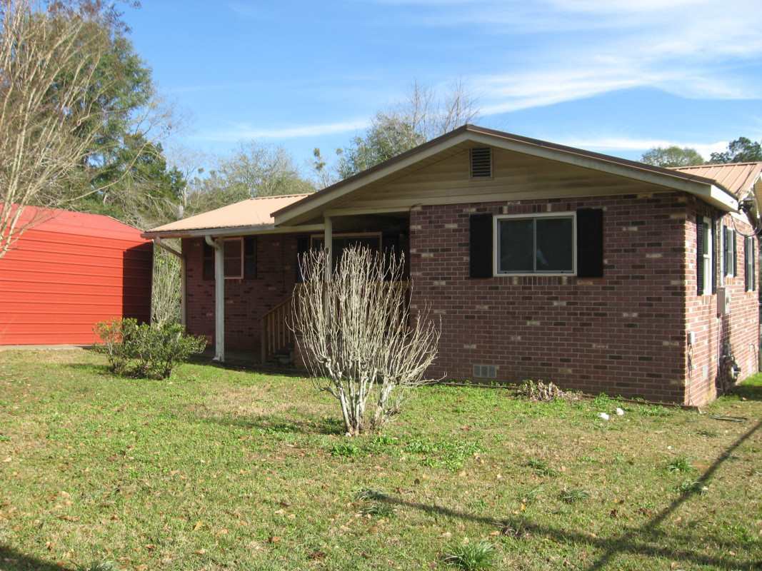 Property Photo:  109 S Chalk Street  FL 32351 