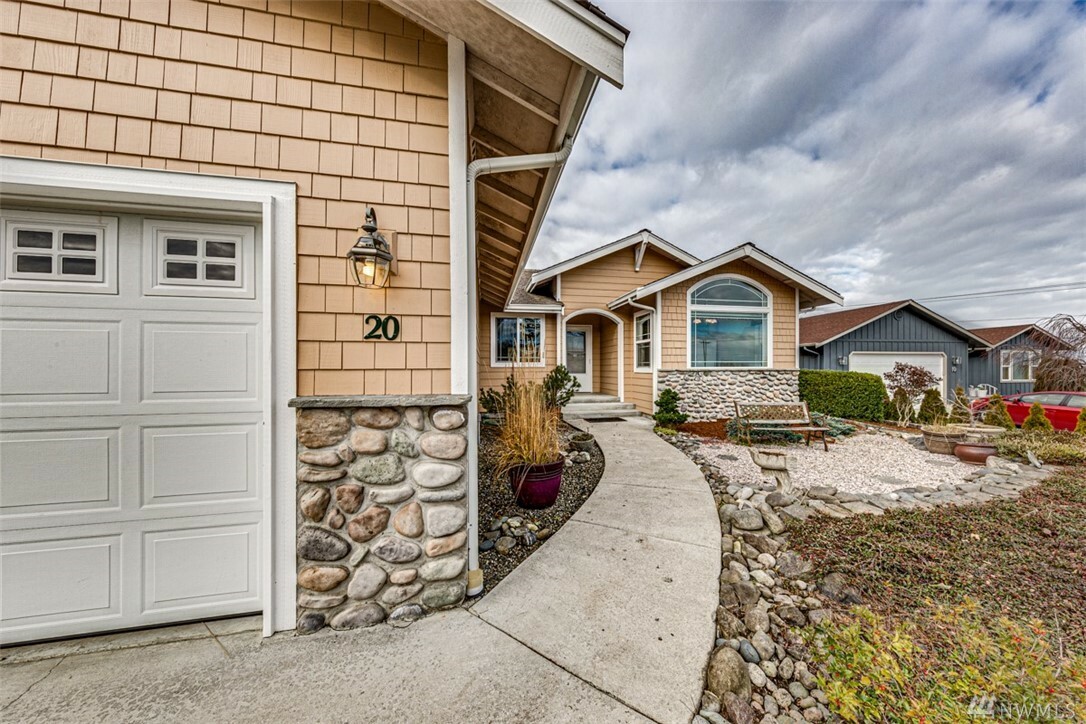 Property Photo:  20 Emerald Highlands Wy  WA 98382 