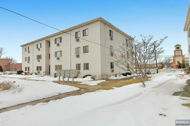 Property Photo:  250 Grant Avenue 0C39  NJ 07071 