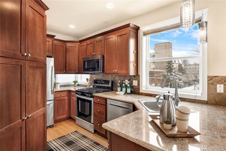 Property Photo:  2215 E Yesler Wy  WA 98122 