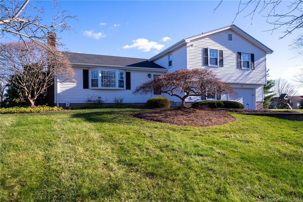 Property Photo:  12 Arrowwood Drive  CT 06416