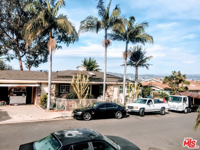 Property Photo:  5417   Weatherford Dr  CA 90008 