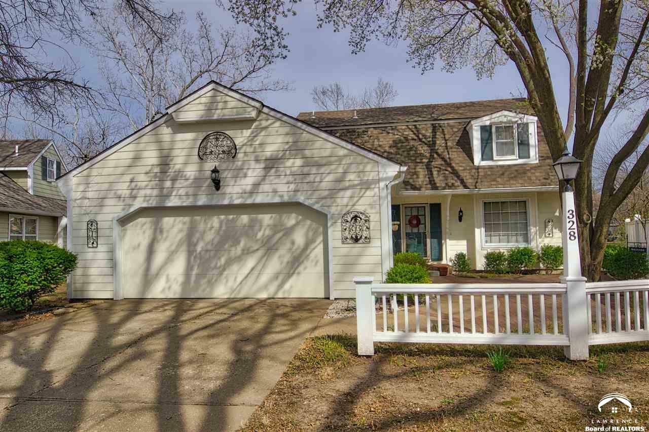 Property Photo:  328 Woodlawn Court  KS 66049 