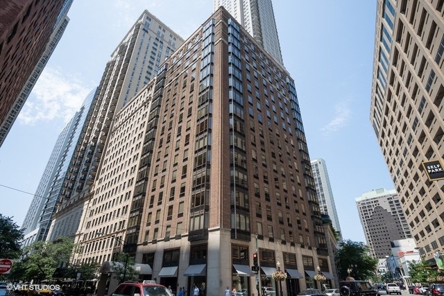 Property Photo: 40 E Delaware Place 705 IL 60611