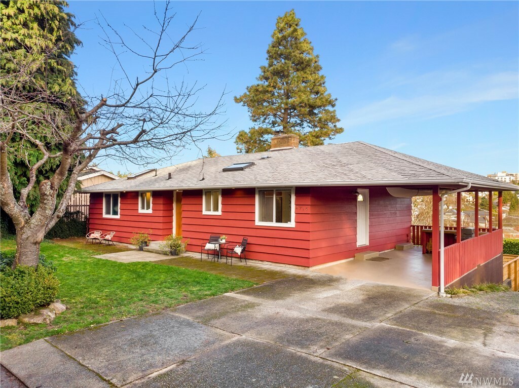 Property Photo:  4716 51st Ave SW  WA 98116 