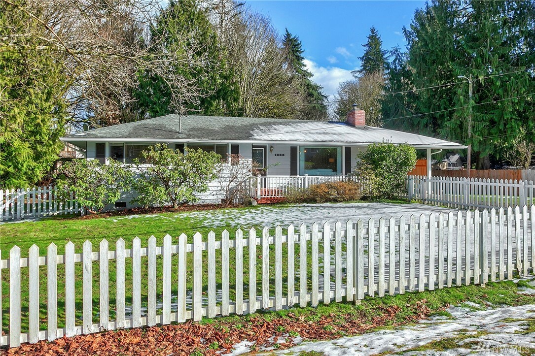 Property Photo:  1033 Avenue A  WA 98290 