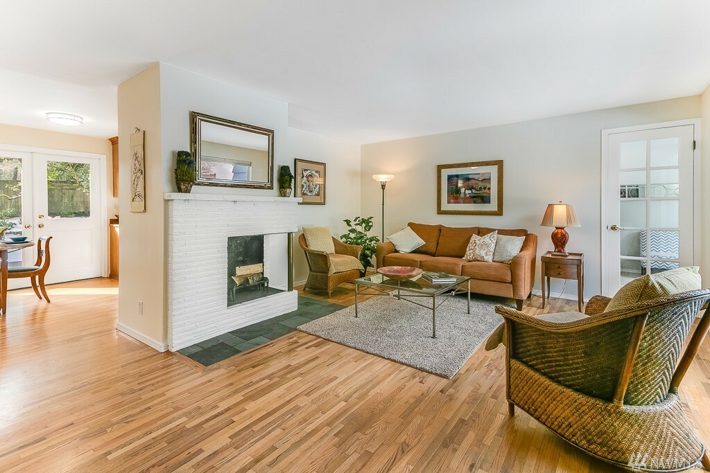 Property Photo: 1005 NE 126th St WA 98125