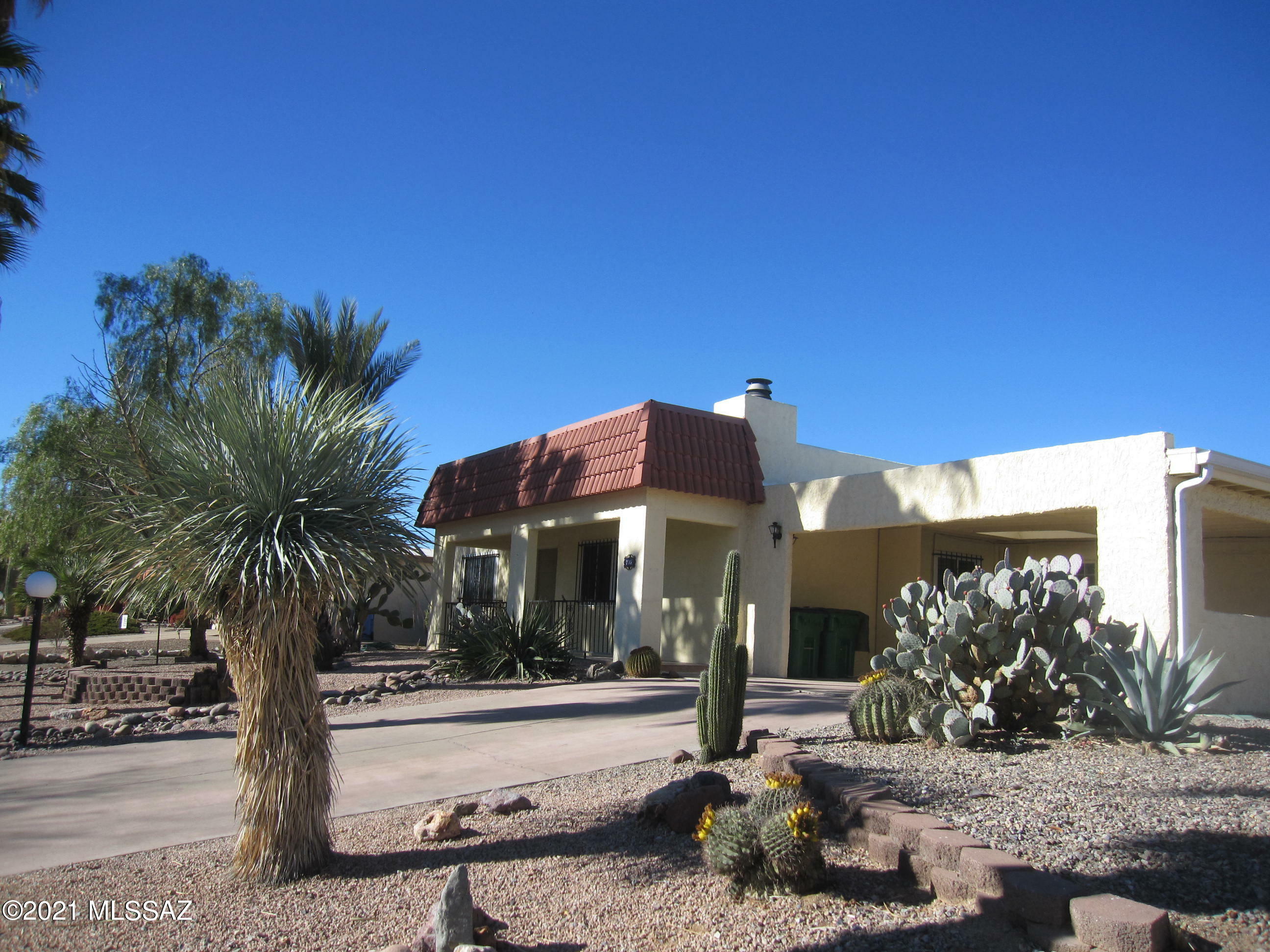 Property Photo:  735 N Abrego Drive  AZ 85614 