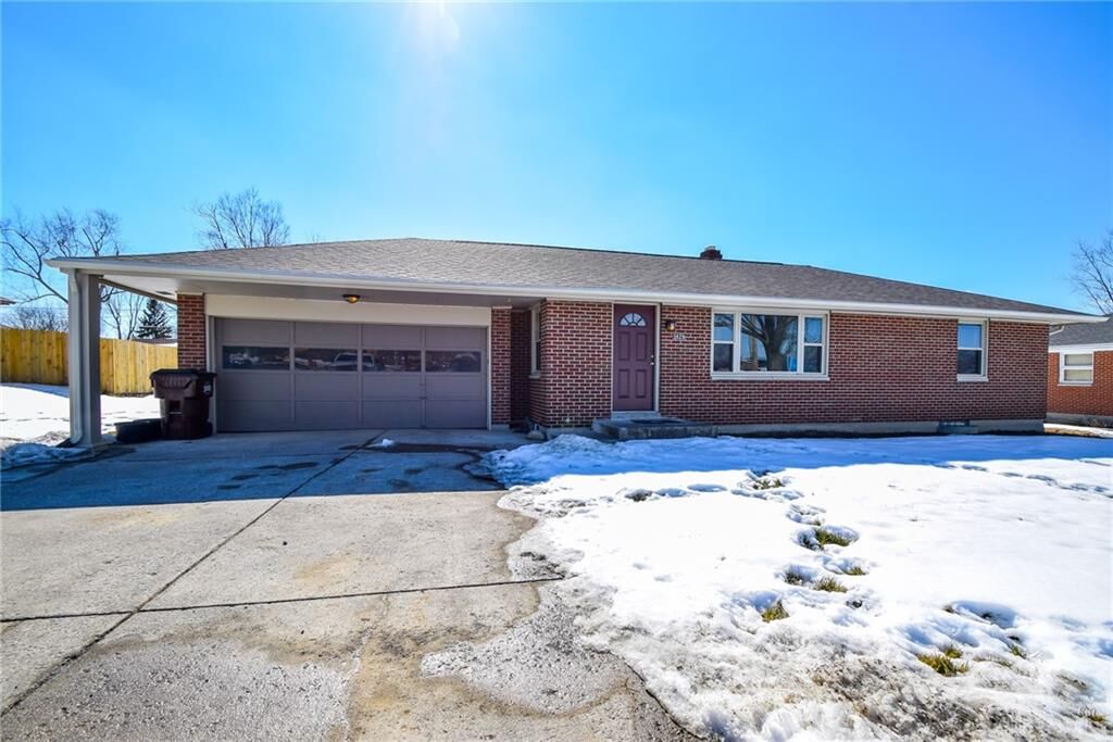 Property Photo: 3829 Kemp Road OH 45431