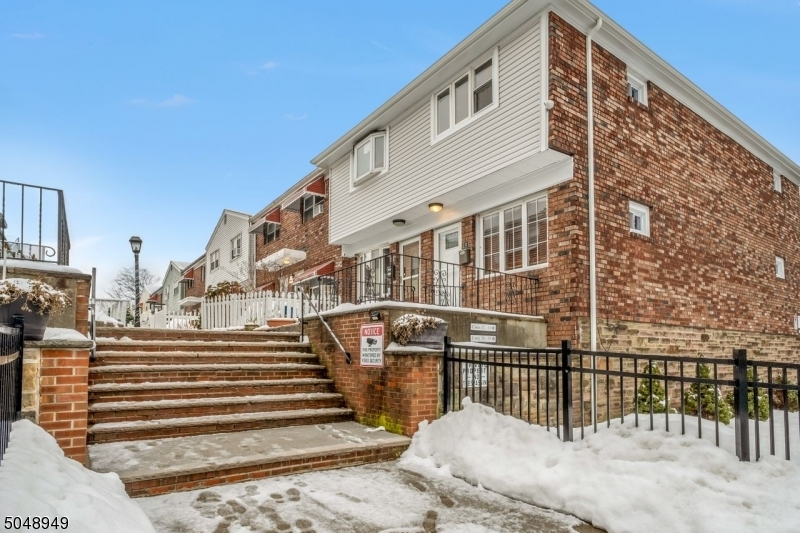 Property Photo:  34 Waldo Ave 17  NJ 07306 