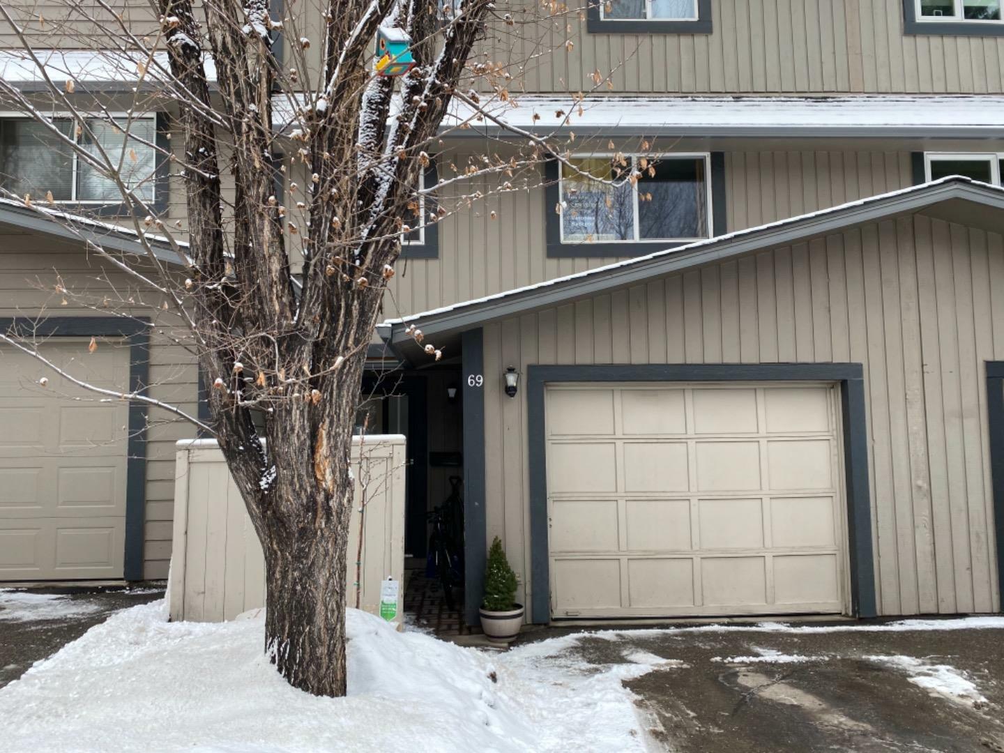 Property Photo: 69, 27 Silver Springs Drive NW 69 AB T3B 4N3