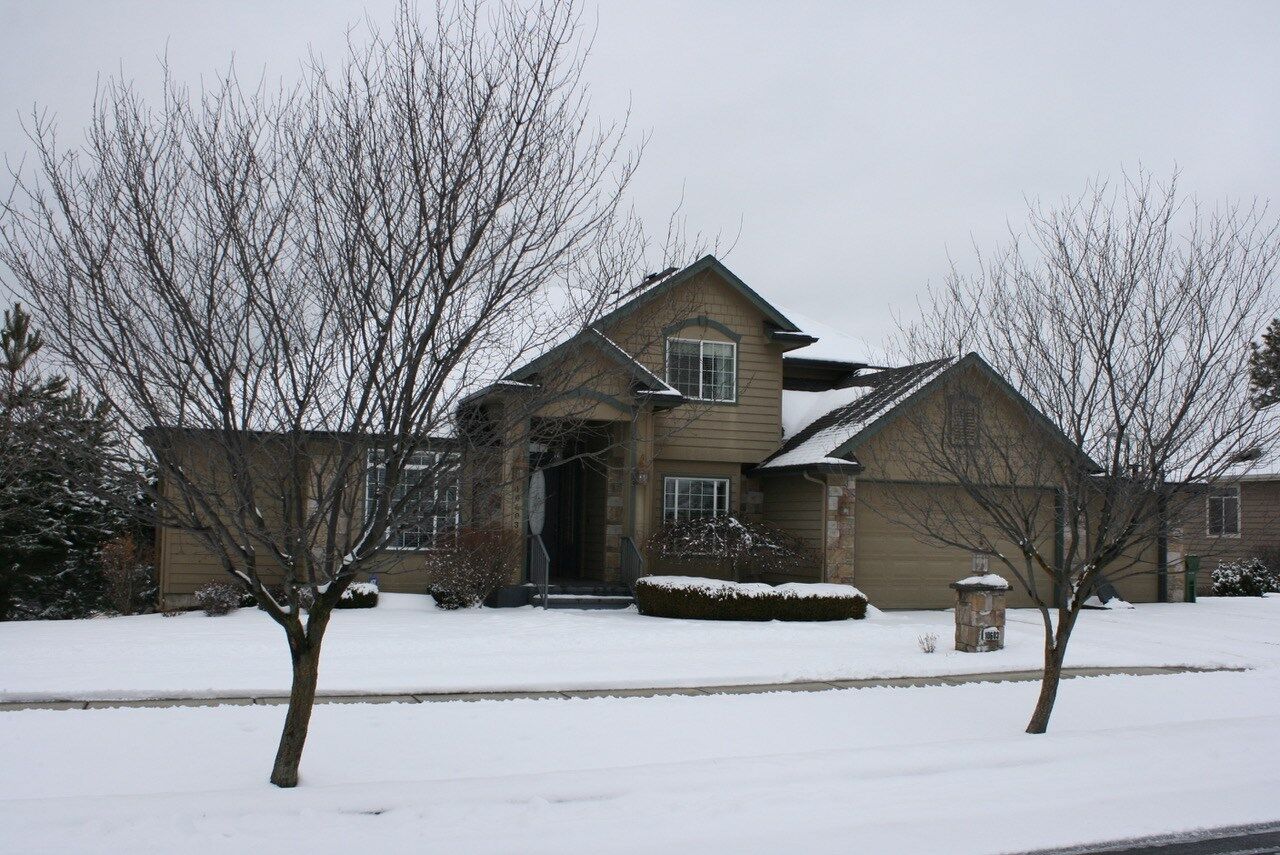 Property Photo: 10603 N Fleetwood Ct WA 99208-9465