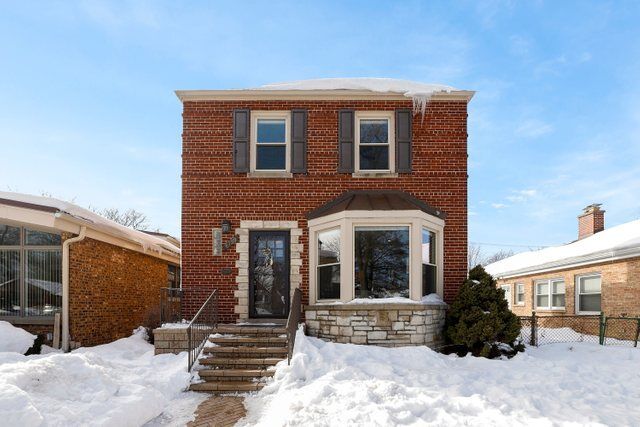 Property Photo: 6150 N Avers Avenue IL 60659