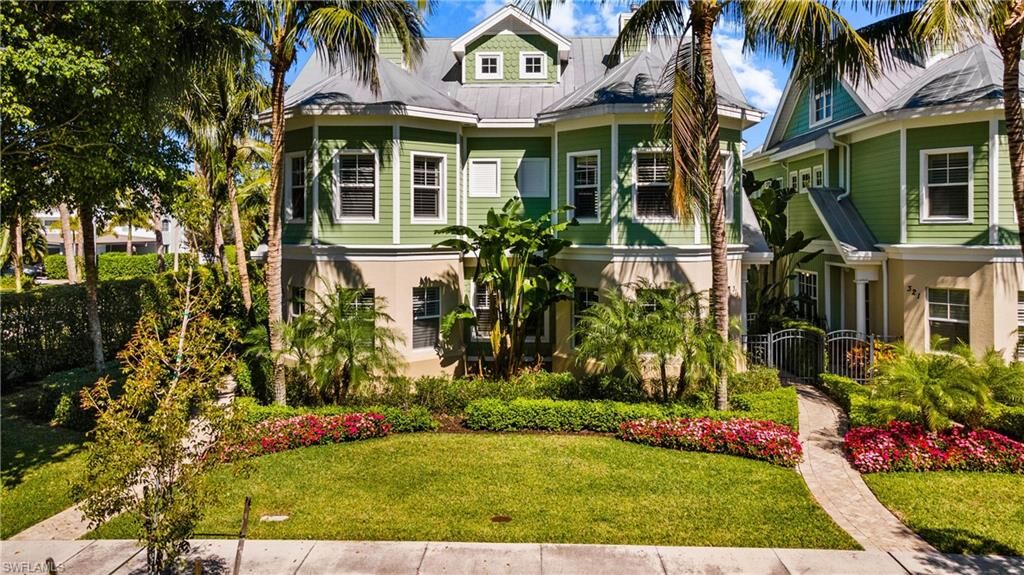 Property Photo: 311 3rd Ave S 2 FL 34102