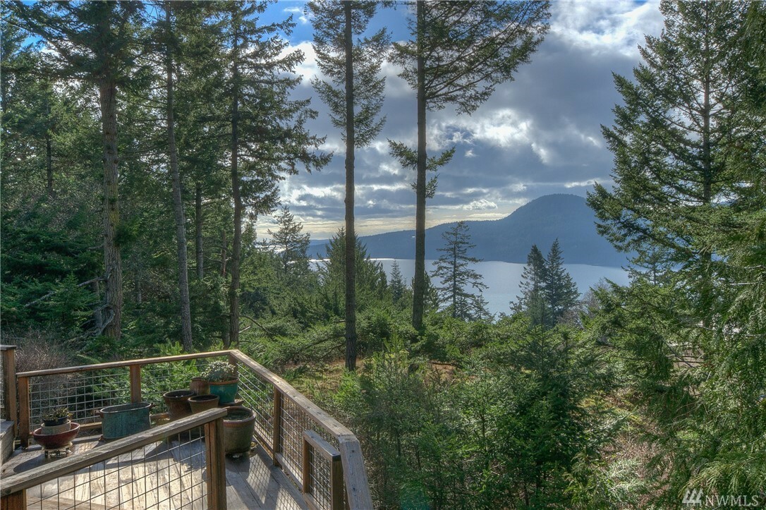 Property Photo:  531 Rosario Rd  WA 98245 