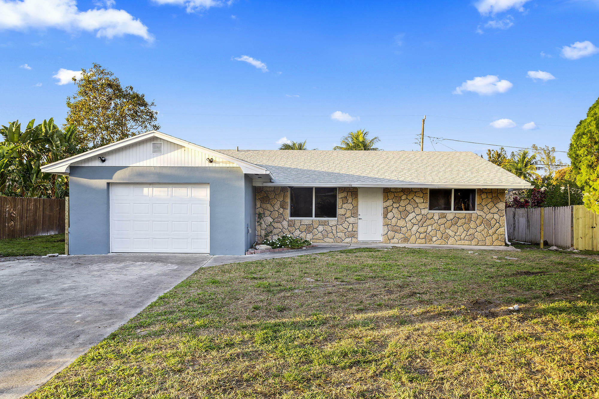 Property Photo:  2819 Worcester Road  FL 33462 