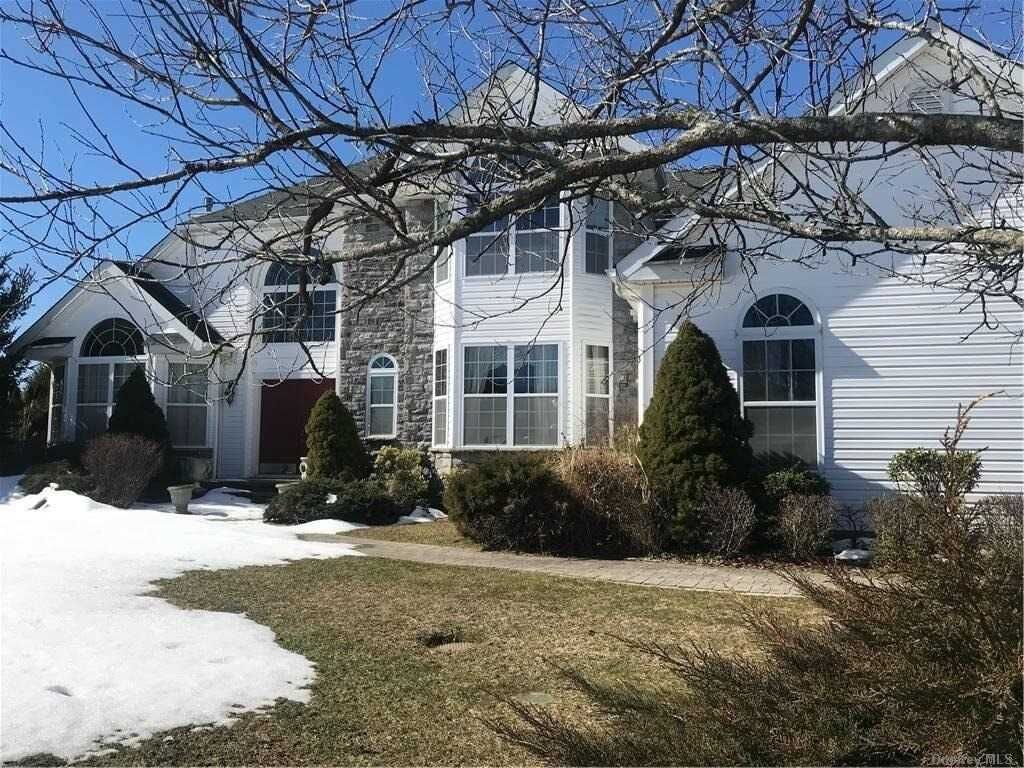 Property Photo:  4 Redbud  NY 11764 