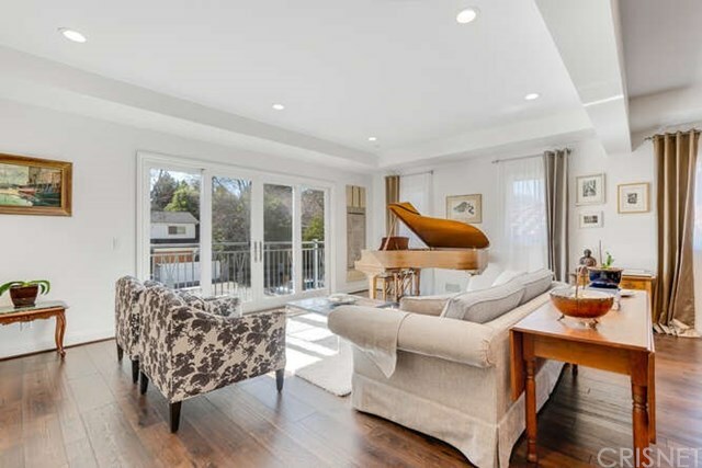 Property Photo: 10159 Toluca Lake Avenue CA 91602