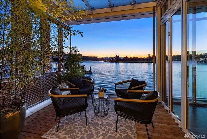 Property Photo:  10 E Roanoke St 3  WA 98102 