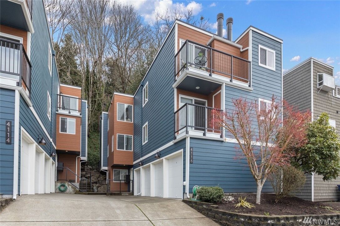 Property Photo: 4116 58th Place SW 4 WA 98116